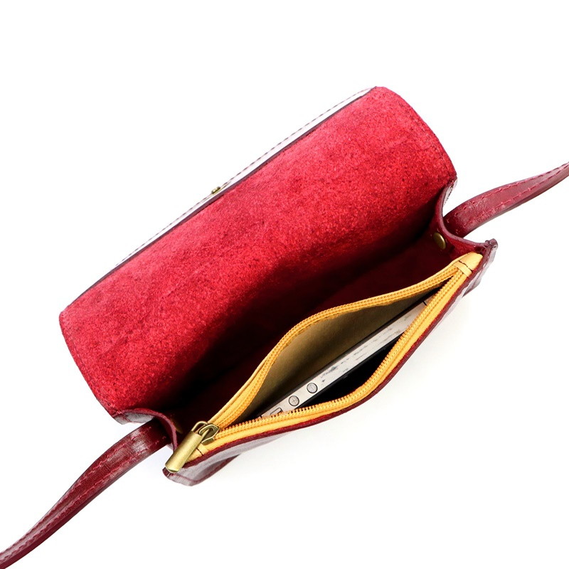 Tmavěmodrá pevná malá kožená crossbody kabelka Florence 107