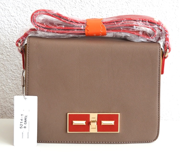 Kabelka na rameno či jako crossbody David Jones 5214-1 béžová