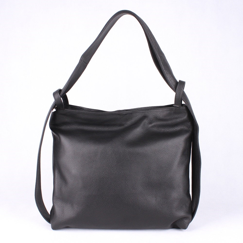 Kabelka a batoh v 1 - velká kožená černá kabelka na rameno a batoh 7712
