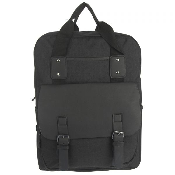 Černý batoh 5040-11 s obsahem cca. 12l