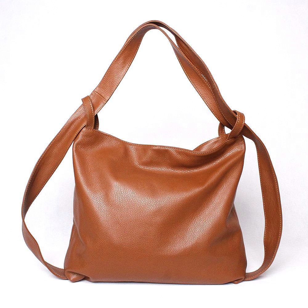 Kabelka a batoh v 1 - velká kožená hnědá kabelka na rameno a batoh 12