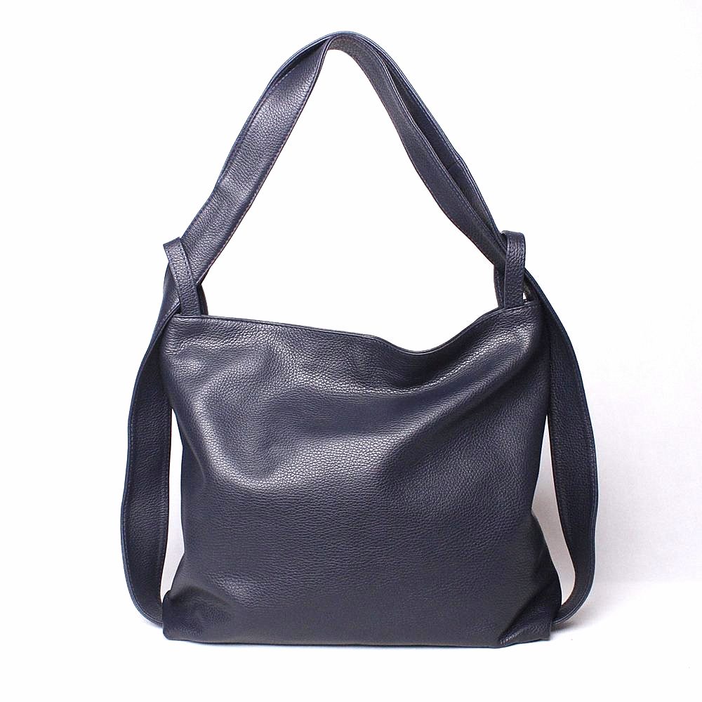 Kabelka a batoh v 1 - velká kožená tmavěmodrá kabelka na rameno a batoh 12