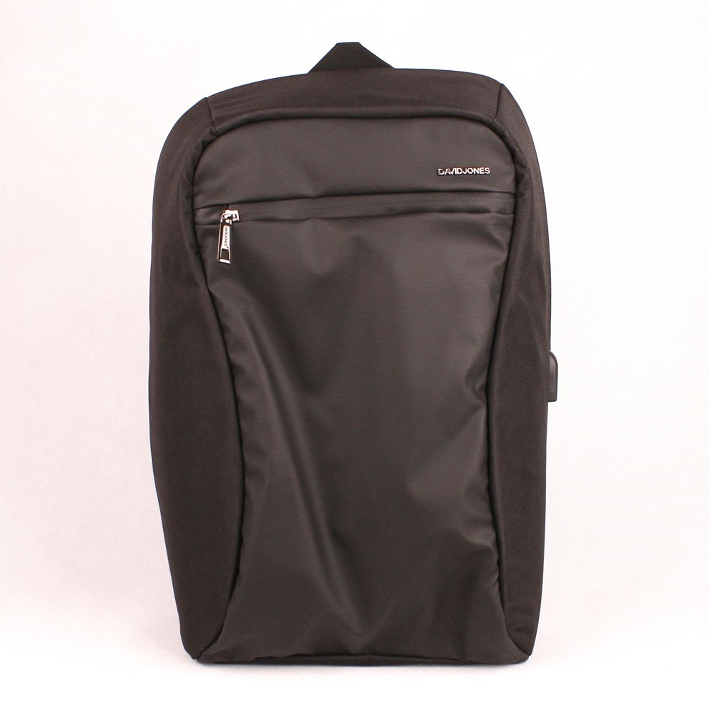 Velký zpevněný černý batoh David Jones PC-033 s obsahem cca. 20l s USB
