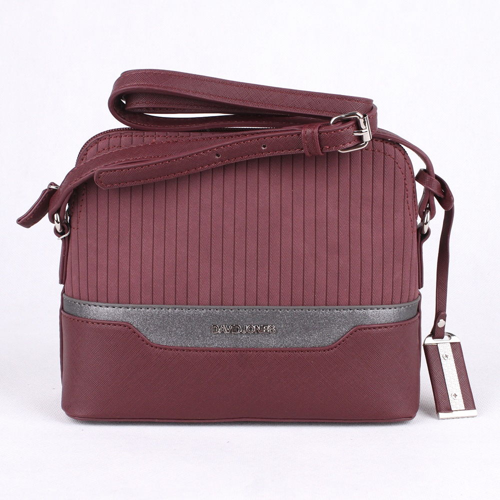 Malá tmavěčervená crossbody kabelka David Jones 6103-1